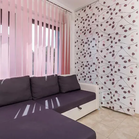 Apartment Cozy In With Outdoor Swimming Pool Vrh (Krk)