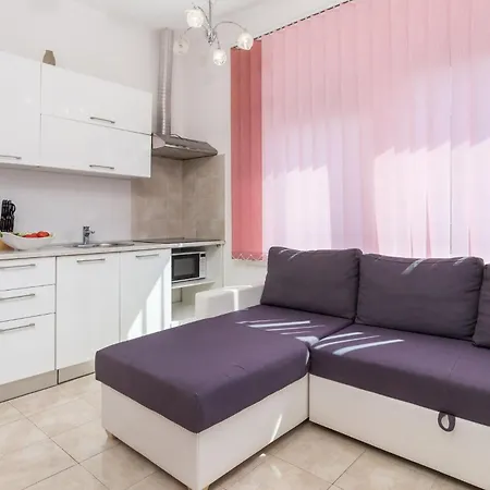 Apartment Cozy In With Outdoor Swimming Pool *