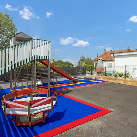 Cozy In With Outdoor Swimming Pool Apartment Vrh (Krk)