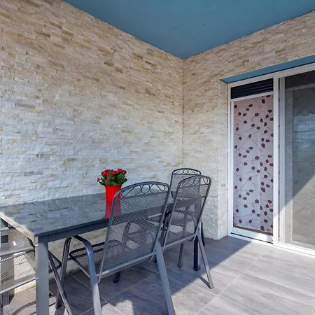 Cozy In With Outdoor Swimming Pool * Vrh (Krk)